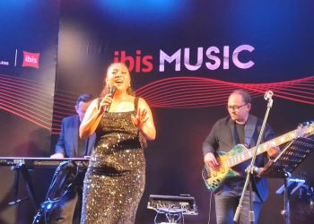 Band Bloom and Tefa Hibur Tamu Ibis Gading Serpong