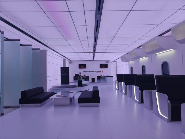 OPPO Pop Up Store di Plaza Indonesia suasana dibuat seperti di Bandara Internasional. (IST)