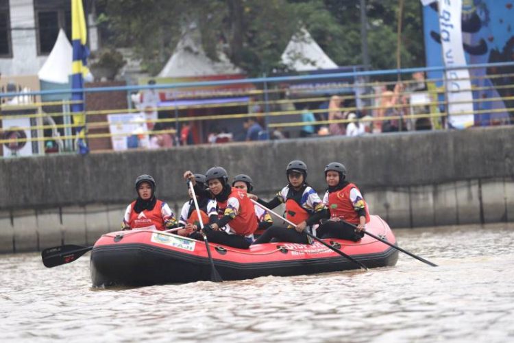 Kejurda Open Arung Jeram di Festival Cisadane Kota Tangerang. (KEY)
