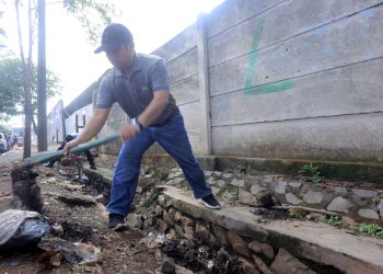Arief-Sachrudin Kerja Bakti Massal Bersihkan Alun-alun Cibodas 