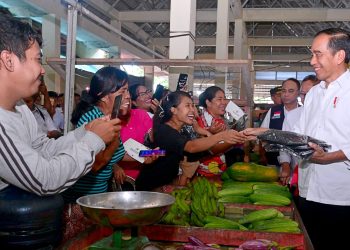 Presiden Jokowi Sapa Masyarakat dan Pedagang di Pasar Melonguane Talaud