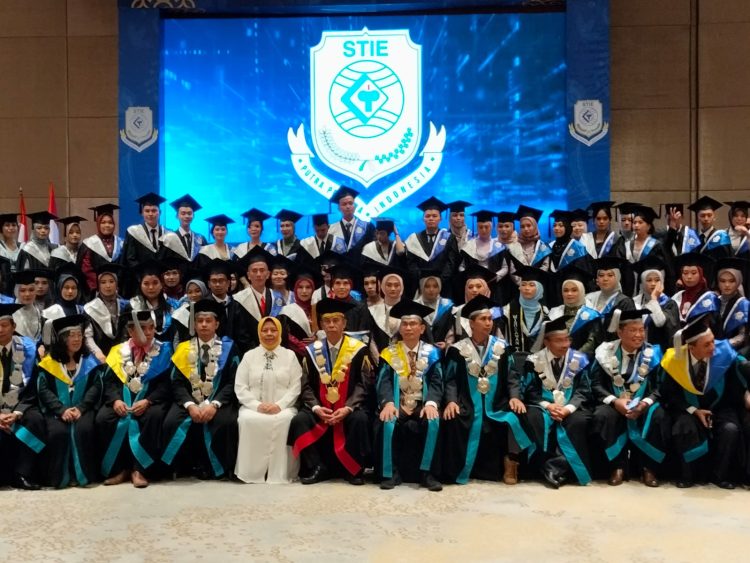 Wisuda STIE PPI Citra Raya Cikupa. (YAT)