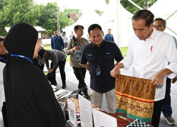 Beli Produk Nasabah Mekaar, Presiden: Sangat Bagus dan Kompetitif