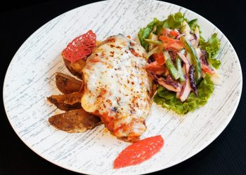 Chicken Parmigiana dan Umami, Rekomendasi Kuliner Hotel Santika Premiere Bintaro Bulan Ini 