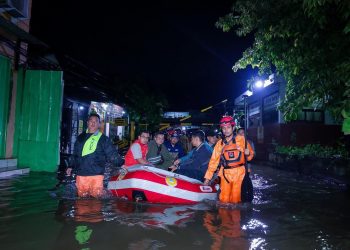 Tangani Banjir, DSDABMBK Tangsel Terjunkan Pompa Penyedot Air