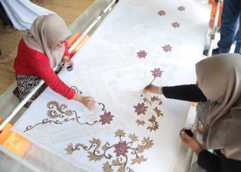Kecamatan Larangan Kembangkan Batik Kembang Mayang