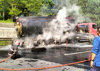 Hendak Menuju Serpong, Mobil Tangki Muatan Methanol Terbakar di Tol Jakarta-Merak