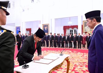 Presiden Jokowi Lantik Hadi Tjahjanto sebagai Menko Polhukam di Istana Negara