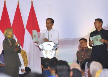 Presiden Jokowi Serahkan 3.000 Sertifikat Hak Atas Tanah di Kabupaten Bandung