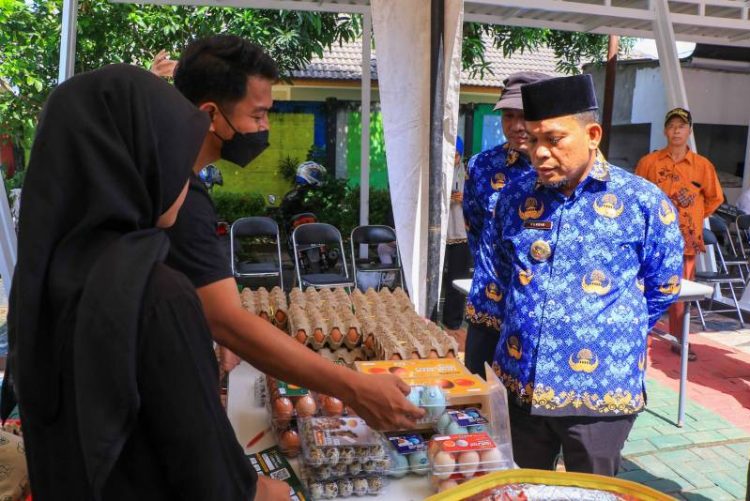 Pj Walikota Tangerang, Nurdidn saat meninjau Gerakan Pangan Murah Ramadhan. (KEY)
