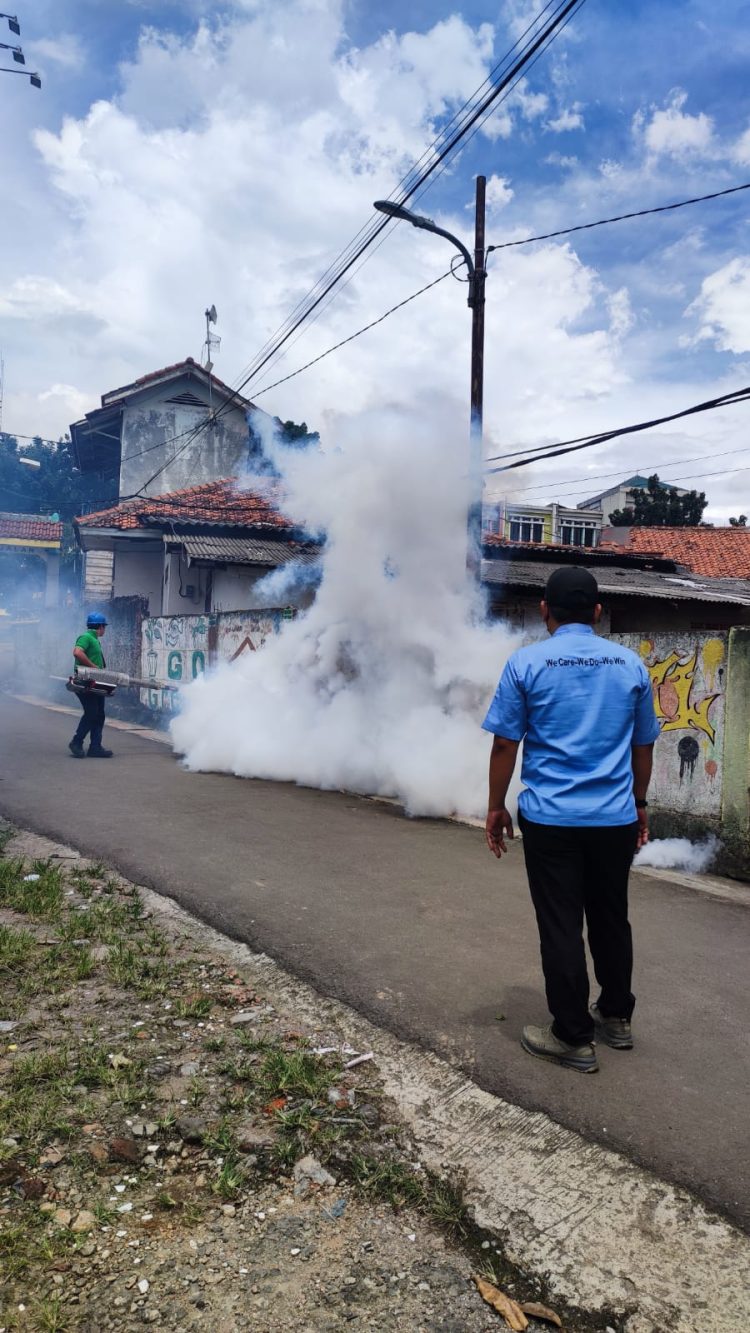 Fogging di Kelurahan Pakulonan, Serpong Utara, Kota Tangsel.