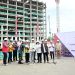Presiden Jokowi Lakukan Topping Off Hunian ASN dan Hankam di IKN
