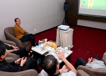 Presiden Jokowi Nobar Bersama Menteri, Saksikan Timnas Sikat Vietnam 3-0