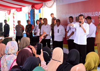 Presiden Jokowi Serahkan Bantuan Pangan dan Tinjau Stok Beras di Tolitoli