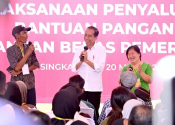 Presiden Jokowi Serahkan Bantuan Pangan kepada Masyarakat Kota Singkawang