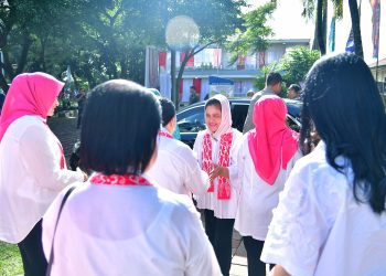 Ibu Iriana dan Anggota OASE KIM Lakukan Sosialisasi Ketahanan Pangan kepada Masyarakat