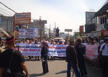 Tolak Penutupan Jalan, Warga Setu Kota Tangsel Geruduk Badan Riset dan Inovasi Nasional