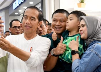 Minggu Malam, Presiden Jokowi Makan Bakso dan Sapa Warga Gorontalo
