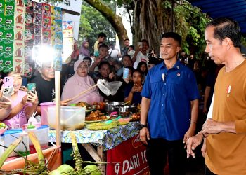 Ngabuburit, Presiden Jokowi Berburu Takjil dan Sapa Warga Jambi