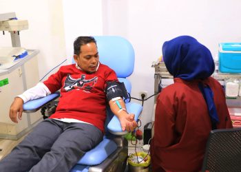 Pakai Kaos Superhero, Pj Walikota Tangerang Ikutan Donor Darah