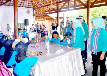 Ibu Negara dan OASE-KIM Bersama Pelajar Lombok Barat dalam Aksi Lingkungan