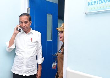 Momen Presiden Jokowi Telepon Pak Bas Saat Tinjau RSUD dr. Sobirin