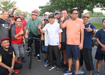 Pagi di Mataram, Presiden Jokowi Gowes Sepeda Bambu