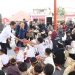 Tinjau Posko Pengungsi di Agam, Presiden Jokowi Serahkan Bantuan bagi Warga Terdampak Bencana