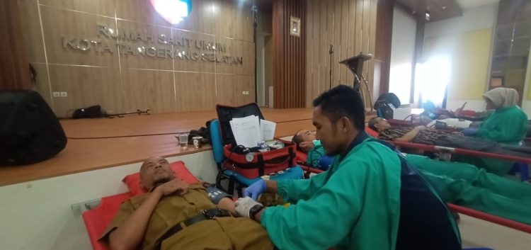Donor darah di RSU Kota Tangsel. (RAY)