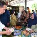 Presiden Jokowi Cek Harga dan Berikan Bantuan ke Pedagang di Pasar Temenggoeng Djaja Karti