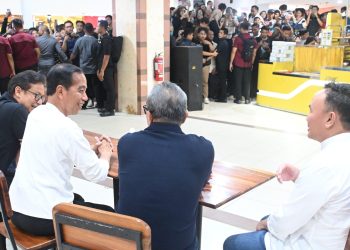 Presiden Jokowi Sapa Warga di Palangkaraya Mall