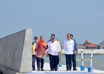 Presiden Jokowi Tinjau Proyek Pengendalian Banjir Rob di Tambak Lorok Semarang