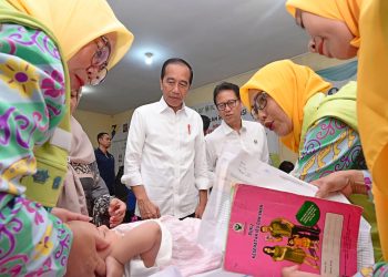 Presiden Jokowi dan Ibu Iriana Tinjau Gerakan Intervensi Serentak Pencegahan Stunting di Posyandu Bogor
