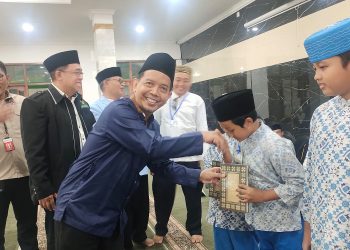 Indah Kiat Tangerang Salurkan 300 Wakaf Al Quran untuk Peserta FASI XII