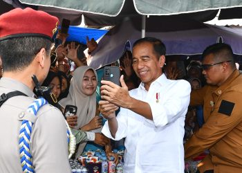 Antusiasme Warga Lampung Utara Sambut Kunjungan Presiden Jokowi ke Pasar Sentral Kotabumi