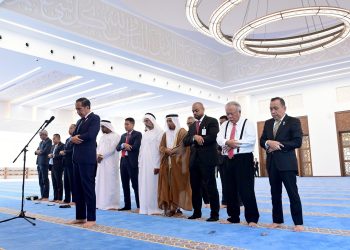 Momen Presiden Jokowi Salat di Masjid Presiden Joko Widodo Abu Dhabi