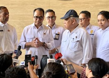 Presiden Jokowi Bertemu Jajaran OIKN dan Menteri Perhubungan di Istana Garuda