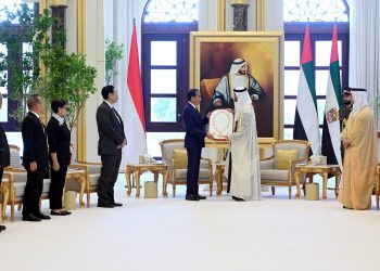 Presiden Jokowi Terima Penghargaan Order of Zayed