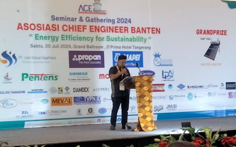 Ketua ACE Banten, Wawan Kurniawan memberikan sambutan pada pembukaan Seminar dan Gathering ACE Banten. (RIZ)