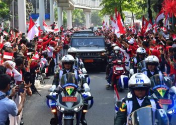 Antusiasme Warga Saksikan Kirab Duplikat Bendera dan Teks Naskah Proklamasi