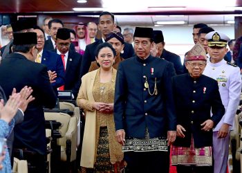 Berbusana Demang dan Kain Ujung Serong Khas Betawi, Presiden Jokowi Berpidato di Gedung Nusantara