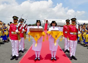 Duplikat Bendera Merah Putih dan Teks Proklamasi Tiba di Balikpapan, Kirab Berlanjut ke IKN