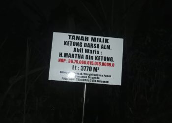 Warga Pasang Plang Kepemilikan Tanah di Kawasan Bintaro