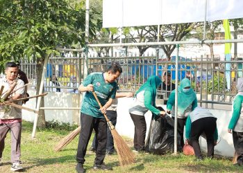 Bersih-bersih Lingkungan Puspemkab, Pj Bupati: Kecamatan Harus Lakukan yang Sama