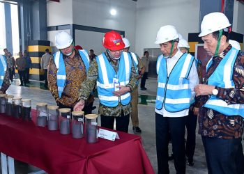 Presiden Joko Widodo Resmikan Pabrik Bahan Anoda Baterai Litium di KEK Kendal