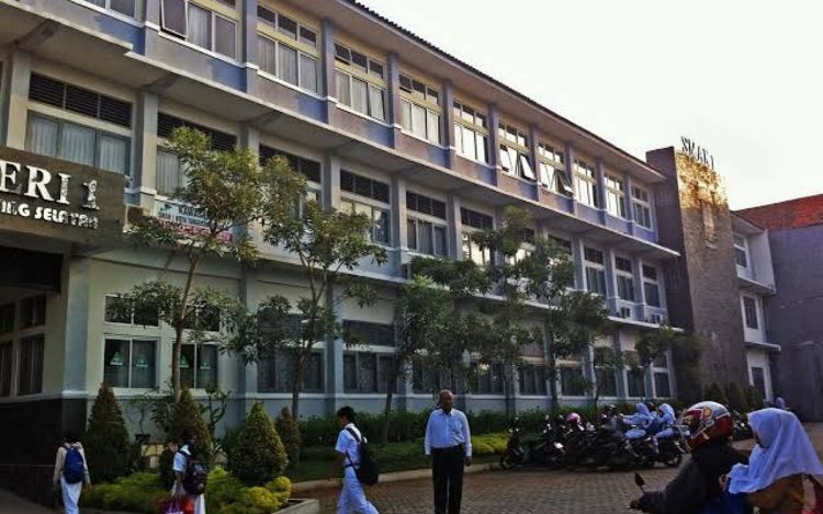 SMAN 1 Kota Tangerang Selatan. (sekolahloka)