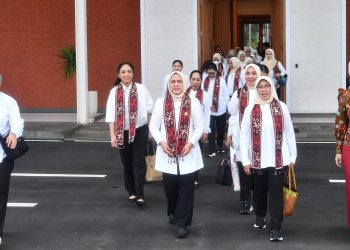 Bertolak ke Kaltim, Ibu Iriana Akan Hadiri Sosialisasi dan Tinjau Kerajinan Dekranasda