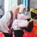Ibu Iriana dan Ibu Wury Semangati dan Beri Hadiah Peserta Sosialisasi Moderat Sejak Dini