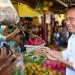 Kunjungi Pasar Dukuh Kupang, Presiden Jokowi Cek Harga dan Interaksi dengan Warga