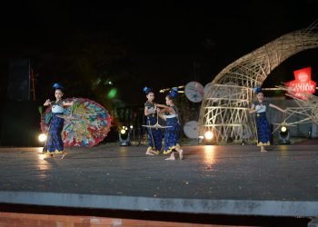 Kenalkan Budaya Baduy, Sanggita Kencana Budaya Tampilkan Tarian Kembang Kendeng Kanekes di Festival Payung Indonesia 2024